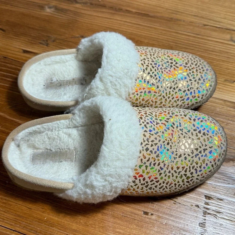 Sorel Youth Girls Nakiska Slide Slippers Sparkly Iridescent Animal print suede 3